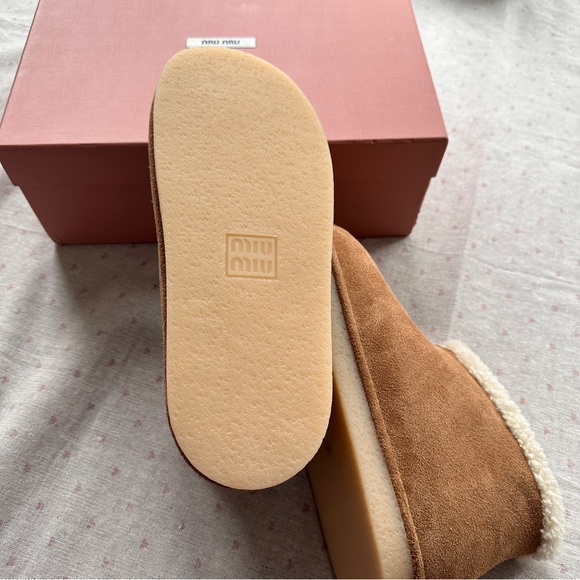 Miu Miu Suede Ankle Boots With Fur Lining - Picture 4 of 8